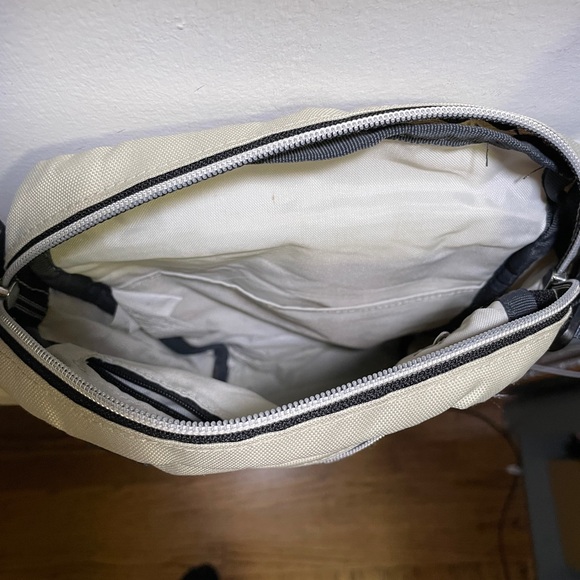 Clive Purse - Picture 5 of 5